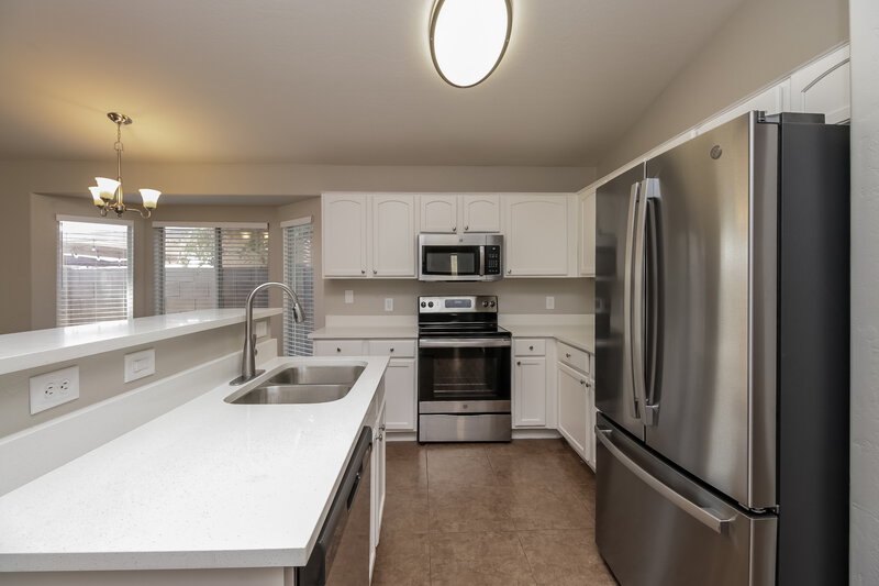 2,140/Mo, 2833 W La Salle St Phoenix, AZ 85041 Kitchen View