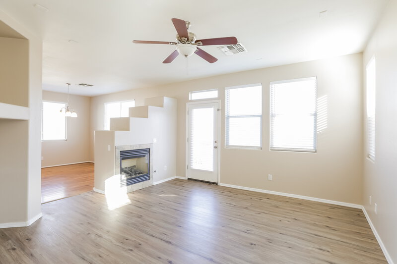 2,720/Mo, 1330 E Julian Dr Gilbert, AZ 85295 Living Room View 2
