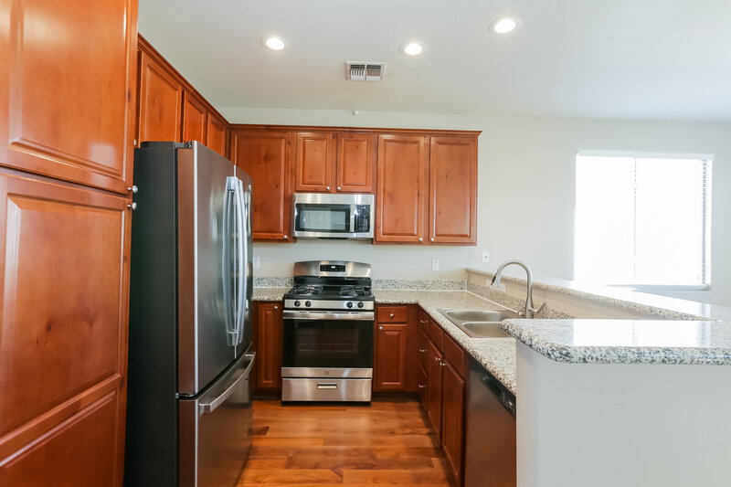 2,720/Mo, 1330 E Julian Dr Gilbert, AZ 85295 Kitchen View