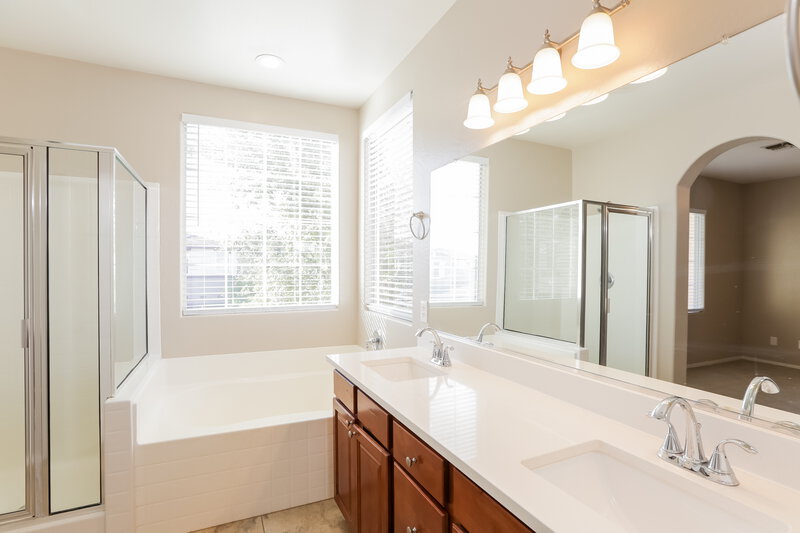 2,720/Mo, 1330 E Julian Dr Gilbert, AZ 85295 Main Bathroom View