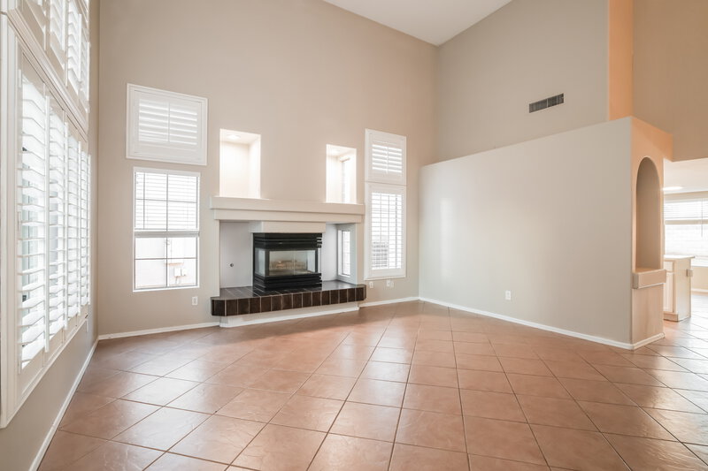 2,120/Mo, 7640 W Marlette Ave Glendale, AZ 85303 Living Room View