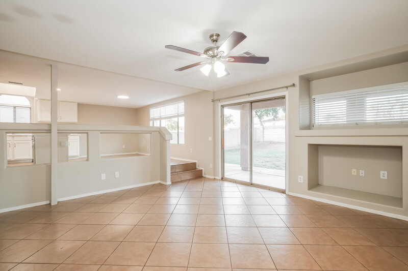 2,120/Mo, 7640 W Marlette Ave Glendale, AZ 85303 Living Room View 2