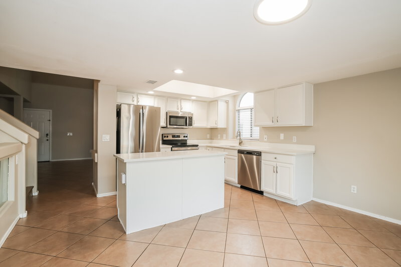 2,120/Mo, 7640 W Marlette Ave Glendale, AZ 85303 Dining Room View