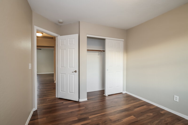 2,120/Mo, 7640 W Marlette Ave Glendale, AZ 85303 Bedroom View