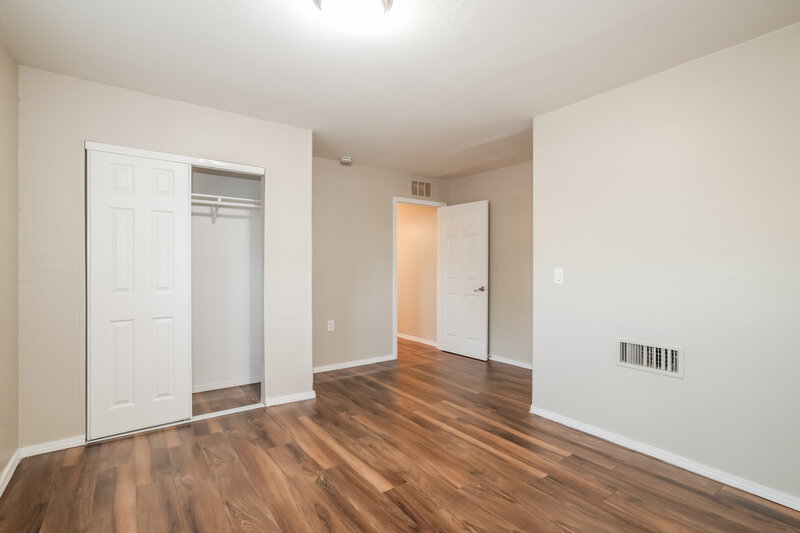 2,120/Mo, 7640 W Marlette Ave Glendale, AZ 85303 Bedroom View 3