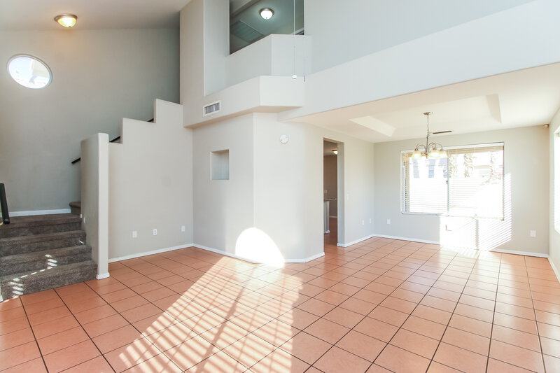 2,055/Mo, 1424 E Park Ave Chandler, AZ 85225 Living Room View 2