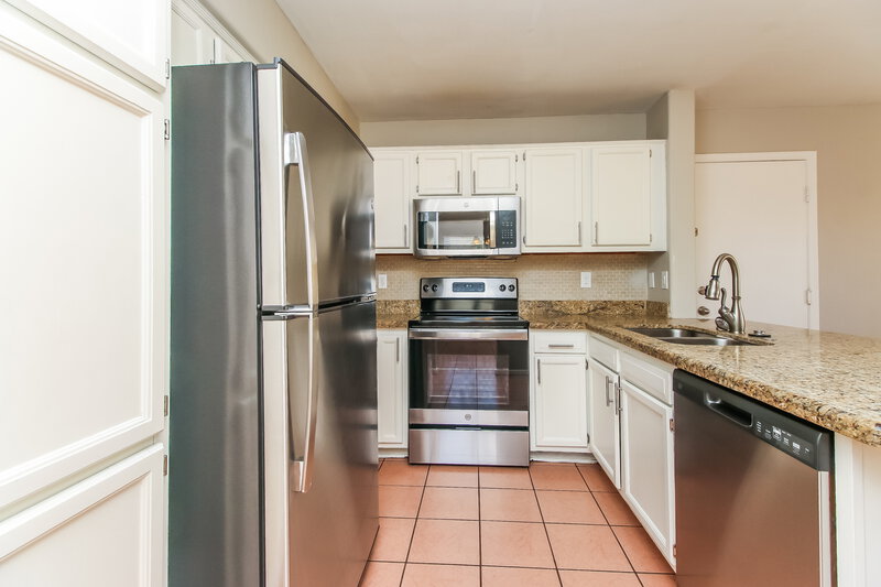 2,055/Mo, 1424 E Park Ave Chandler, AZ 85225 Kitchen View