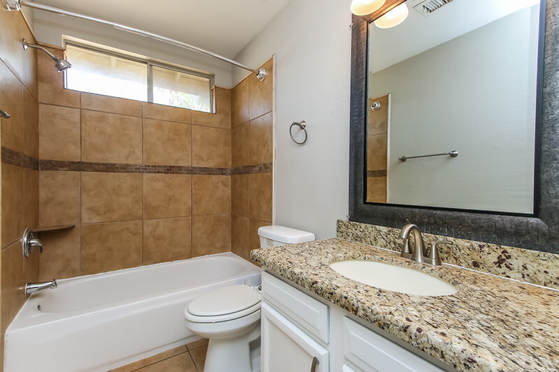 2,055/Mo, 1424 E Park Ave Chandler, AZ 85225 Bathroom View