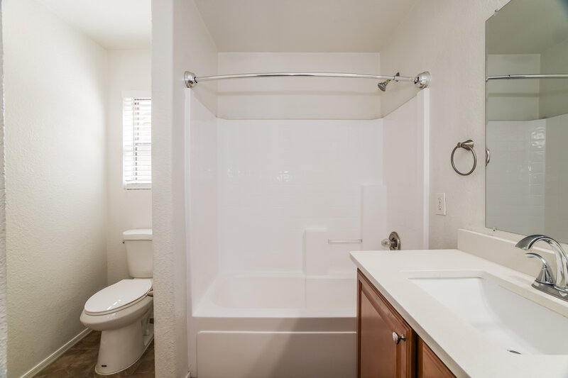 1,885/Mo, 9650 W Payson Rd Tolleson, AZ 85353 Bathroom View