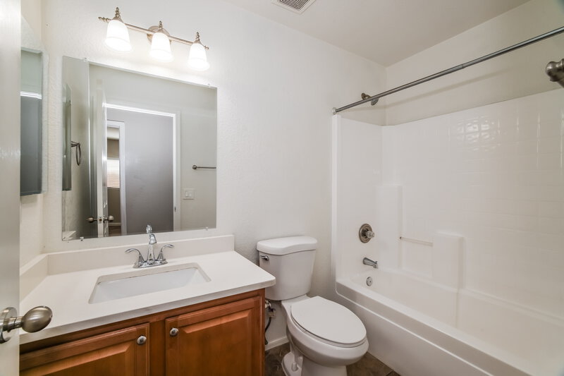 1,885/Mo, 9650 W Payson Rd Tolleson, AZ 85353 Bathroom View 2