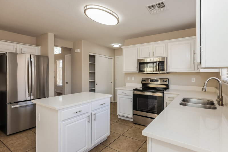 2,220/Mo, 15178 W Taylor St Goodyear, AZ 85338 Kitchen View 2