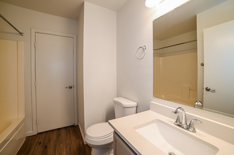 2,050/Mo, 3045 W Desert Vista Trail Phoenix, AZ 85083 Main Bathroom View