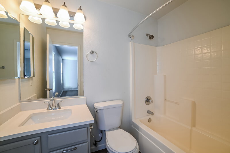 2,050/Mo, 3045 W Desert Vista Trail Phoenix, AZ 85083 Bathroom View
