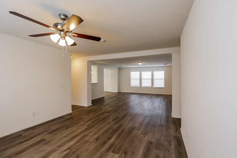2,560/Mo, 5725 E Flower Cir Mesa, AZ 85206 Living Room View 3