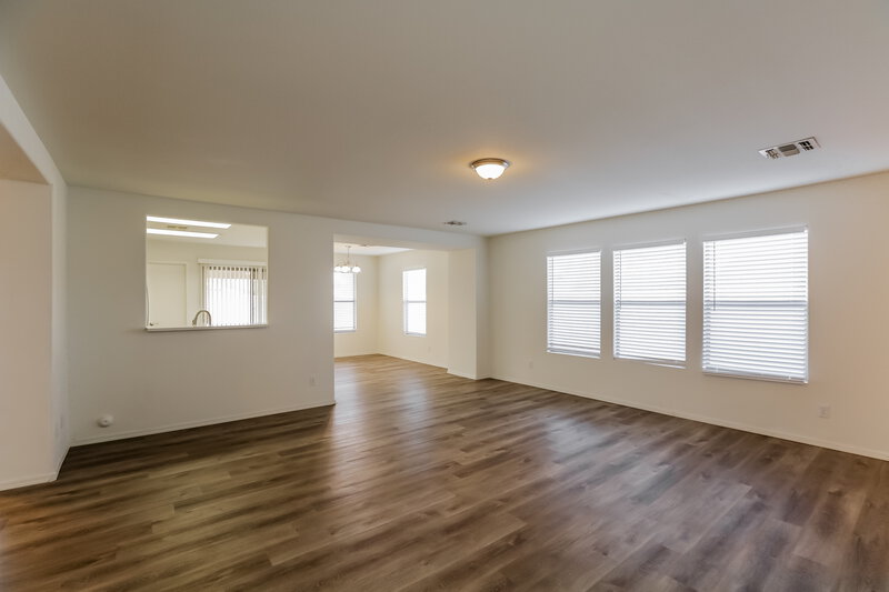 2,560/Mo, 5725 E Flower Cir Mesa, AZ 85206 Dining Room View 2