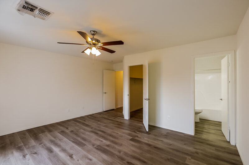 2,560/Mo, 5725 E Flower Cir Mesa, AZ 85206 Main Bedroom View