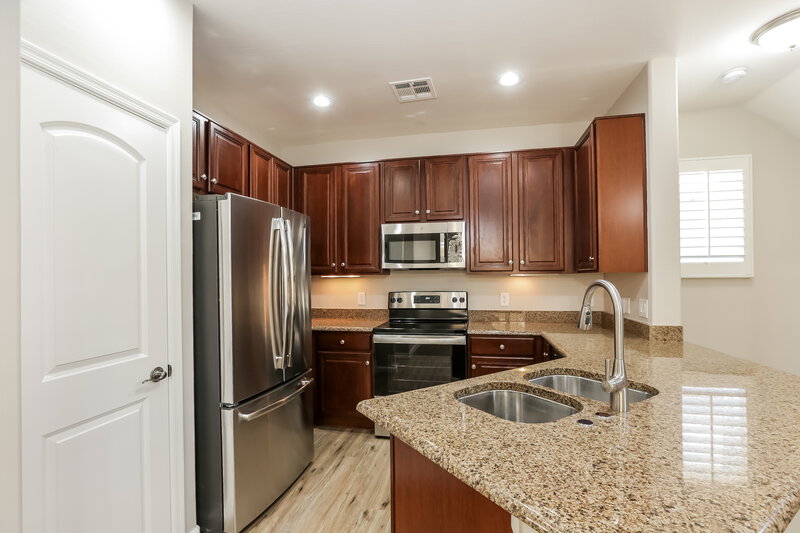 2,300/Mo, 4087 E Jasper Dr Gilbert, AZ 85296 Kitchen View