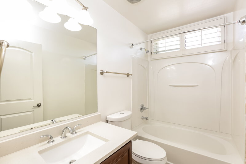 2,300/Mo, 4087 E Jasper Dr Gilbert, AZ 85296 Bathroom View