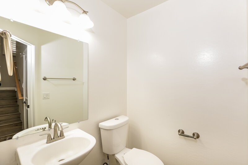 2,300/Mo, 4087 E Jasper Dr Gilbert, AZ 85296 Bathroom View 2