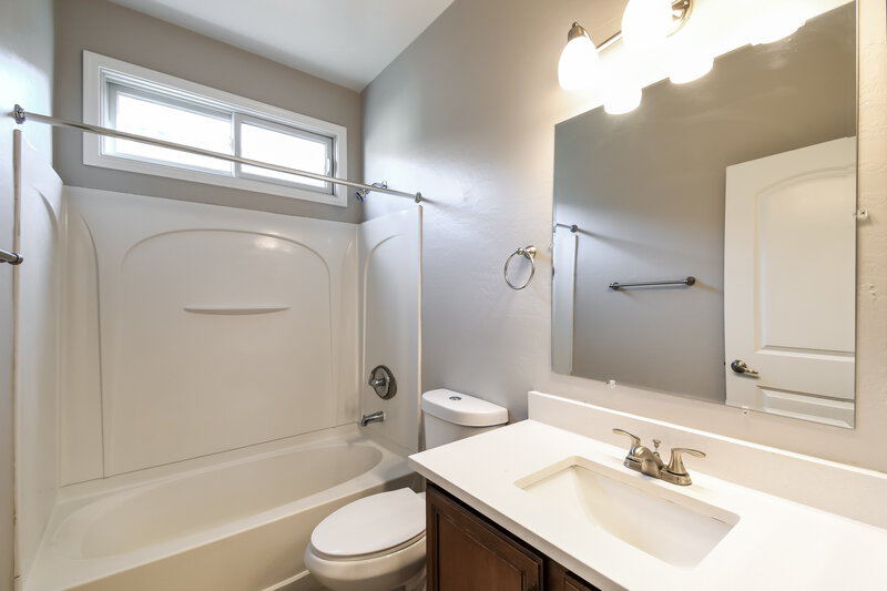 0/Mo, 4173 E Jasper Dr Gilbert, AZ 85296 Main Bathroom View