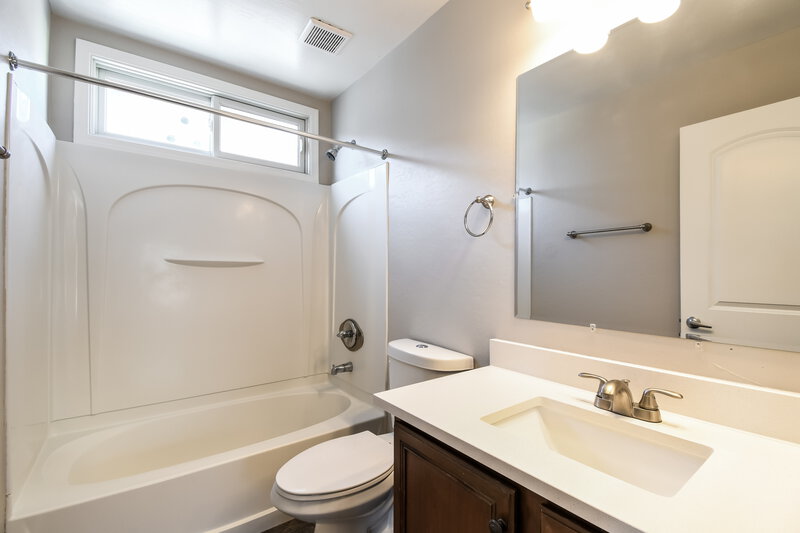 0/Mo, 4173 E Jasper Dr Gilbert, AZ 85296 Bathroom View