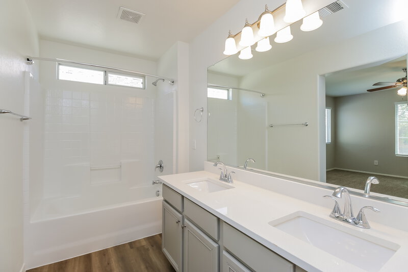 1,965/Mo, 10014 W Winslow Ave Tolleson, AZ 85353 Main Bathroom View