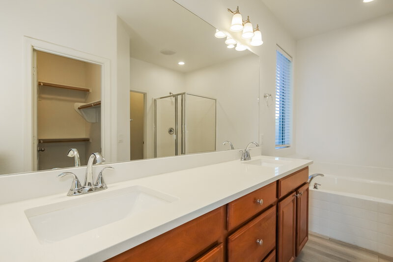 2,340/Mo, 5439 W Fetlock Trail Phoenix, AZ 85083 Main Bathroom View