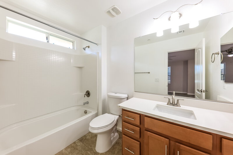 1,995/Mo, 29082 N 124th Ln Peoria, AZ 85383 Bathroom View 2