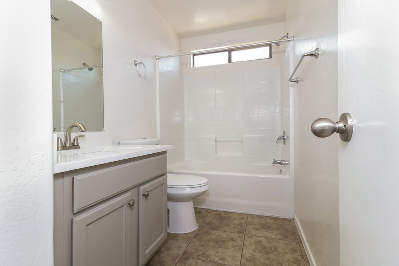 1,945/Mo, 11388 W Mohave St Avondale, AZ 85323 Bathroom View