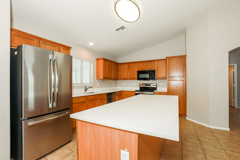 1,940/Mo, 39433 N Parisi Cir San Tan Valley, AZ 85140 Kitchen View