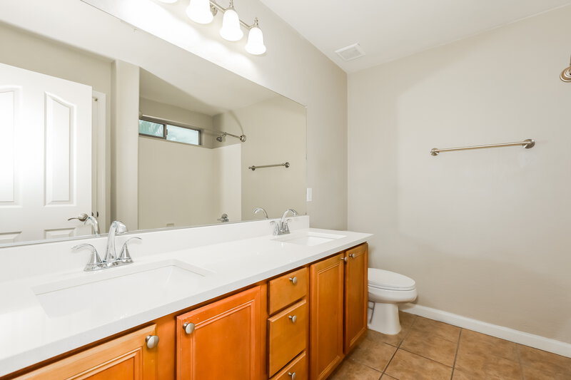 1,940/Mo, 39433 N Parisi Cir San Tan Valley, AZ 85140 Main Bathroom View