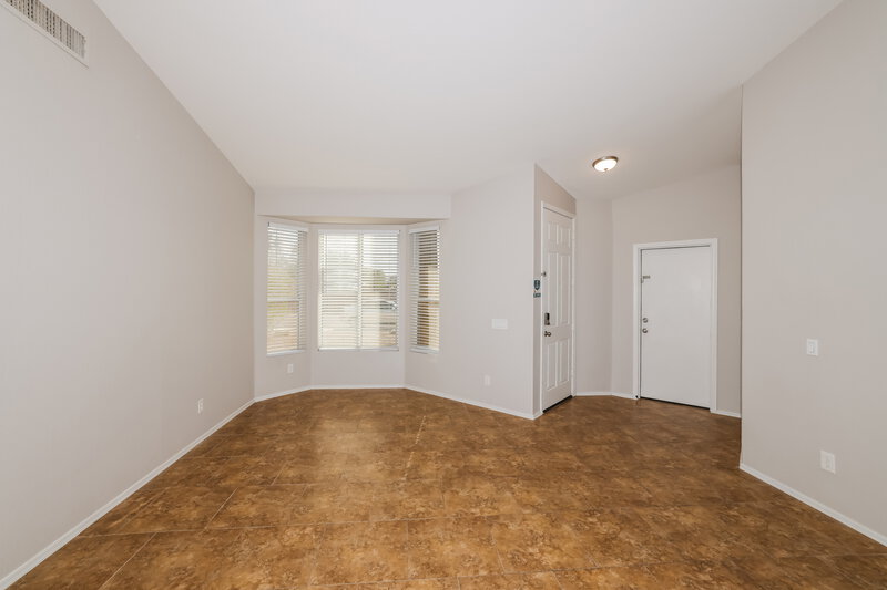 2,615/Mo, 4116 W Monona Dr Glendale, AZ 85308 Living Room View