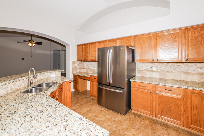 2,615/Mo, 4116 W Monona Dr Glendale, AZ 85308 Kitchen View