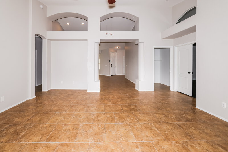 2,615/Mo, 4116 W Monona Dr Glendale, AZ 85308 Family Room View 3