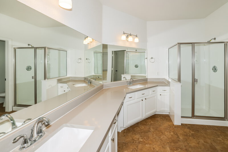 2,615/Mo, 4116 W Monona Dr Glendale, AZ 85308 Main Bathroom View