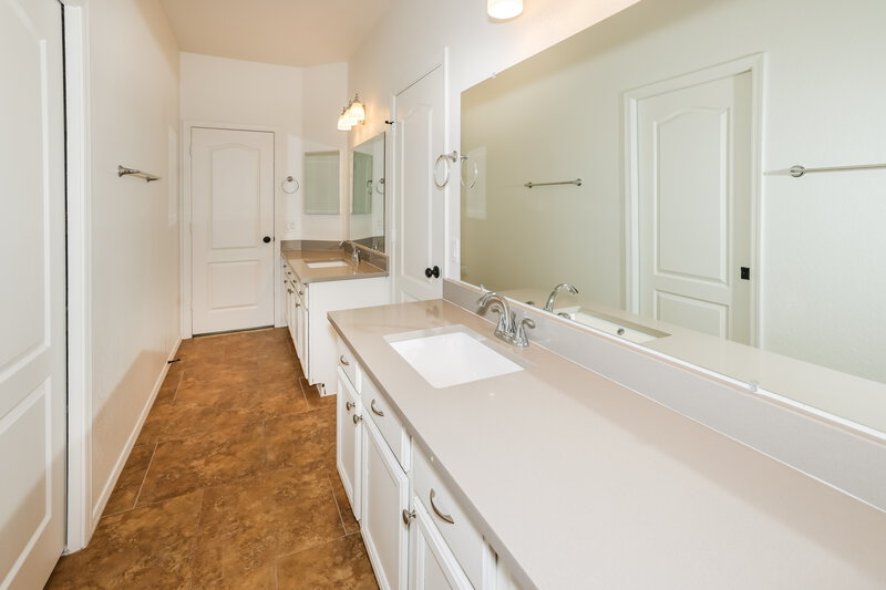 2,615/Mo, 4116 W Monona Dr Glendale, AZ 85308 Bathroom View