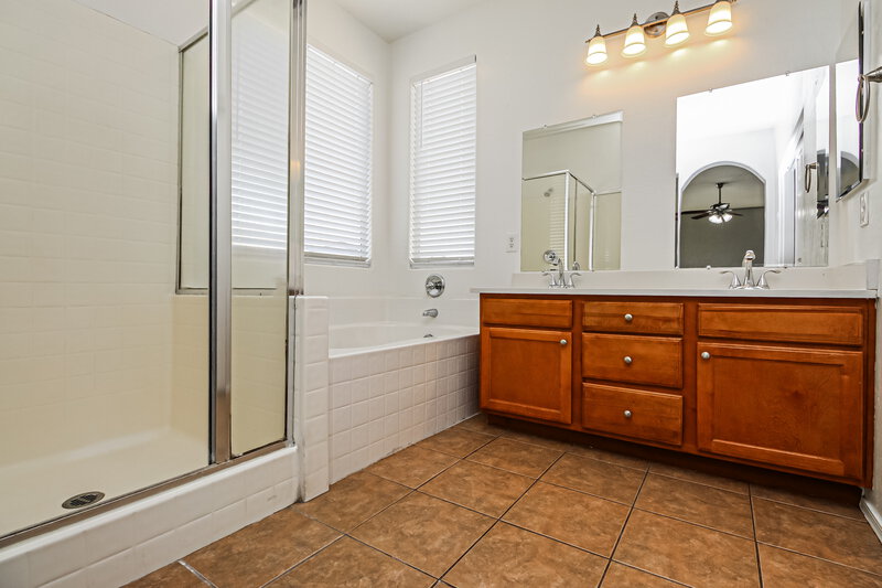 2,195/Mo, 1238 E Julian Dr Gilbert, AZ 85295 Main Bathroom View