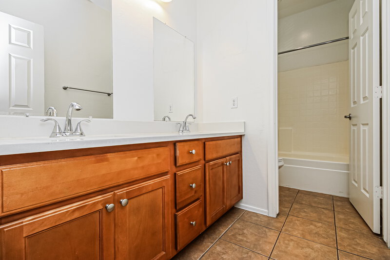 2,195/Mo, 1238 E Julian Dr Gilbert, AZ 85295 Bathroom View