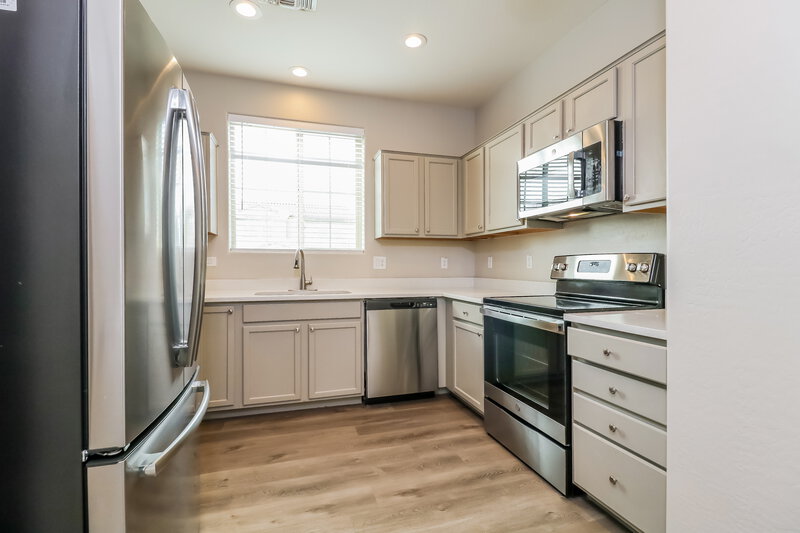 2,200/Mo, 17672 W Maricopa St Goodyear, AZ 85338 Kitchen View