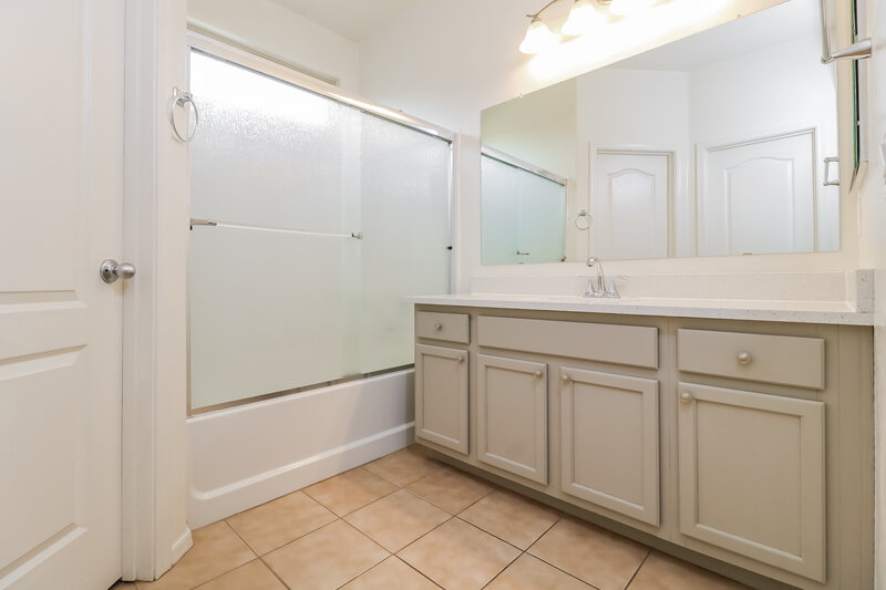 2,200/Mo, 17672 W Maricopa St Goodyear, AZ 85338 Main Bathroom View 2