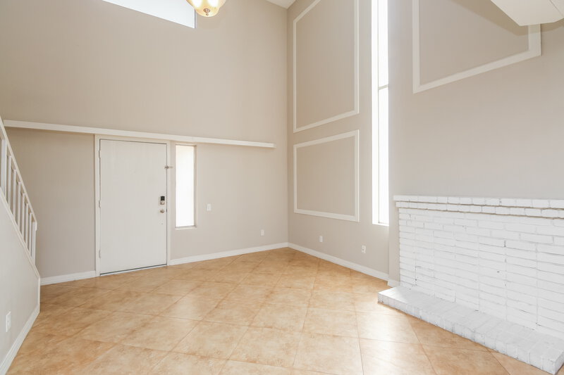 2,180/Mo, 7030 S 42nd St Phoenix, AZ 85042 Living Room View