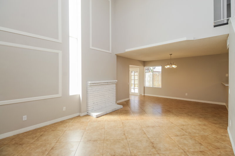 2,180/Mo, 7030 S 42nd St Phoenix, AZ 85042 Living Room View 3