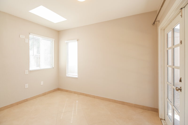 2,180/Mo, 7030 S 42nd St Phoenix, AZ 85042 Office View