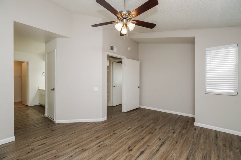 2,180/Mo, 7030 S 42nd St Phoenix, AZ 85042 Main Bedroom View 2