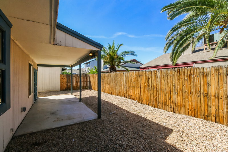 2,180/Mo, 7030 S 42nd St Phoenix, AZ 85042 Rear View 2