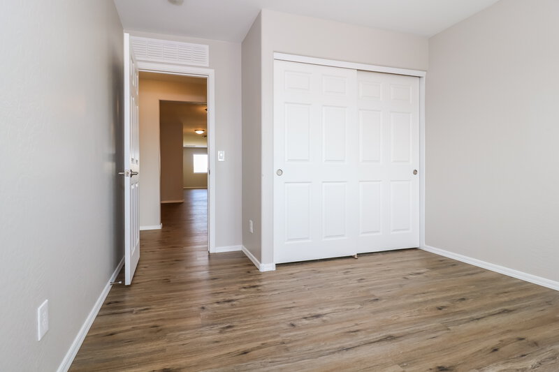 2,470/Mo, 7412 S 37th Dr Phoenix, AZ 85041 Bedroom View 3
