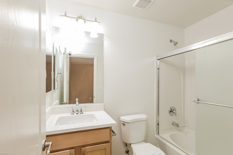 2,025/Mo, 2781 W Mira Dr Queen Creek, AZ 85142 Main Bathroom View