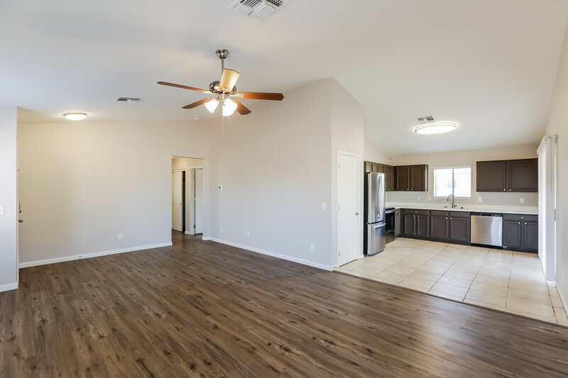 2,100/Mo, 22362 N 107th Dr Sun City, AZ 85373 Living Room View