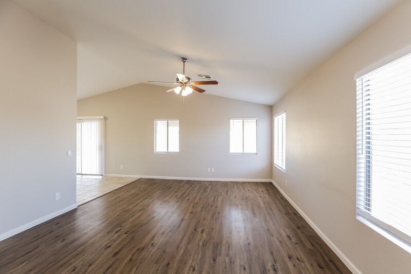 2,100/Mo, 22362 N 107th Dr Sun City, AZ 85373 Living Room View 3