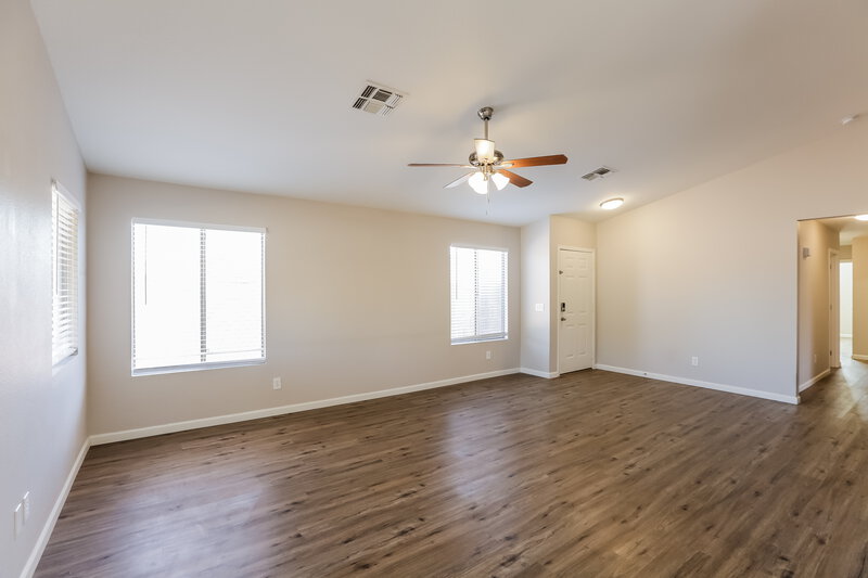 2,100/Mo, 22362 N 107th Dr Sun City, AZ 85373 Living Room View 4